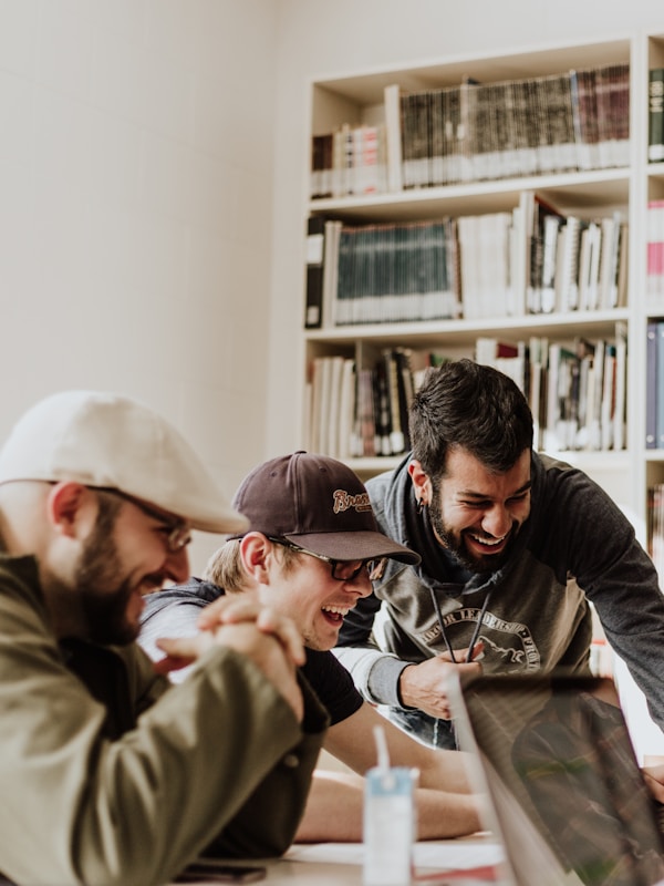 Studierende nach der Vorlesung